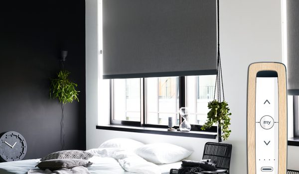Elektriske gardiner efter mål monteret i moderne bolig på Vestsjælland